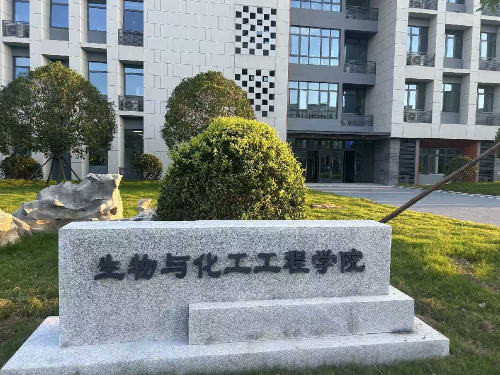 凭祥市扬州职业大学体育场高杆灯项目